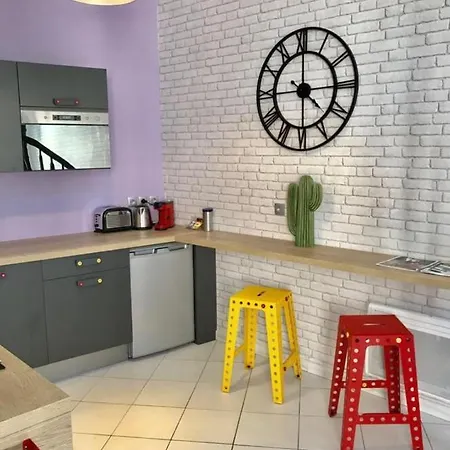 Rue Pomme De Pin Apartment