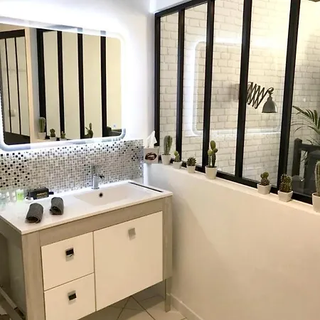 Apartment Rue Pomme De Pin *
