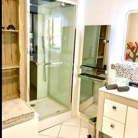 Rue Pomme De Pin Apartment *