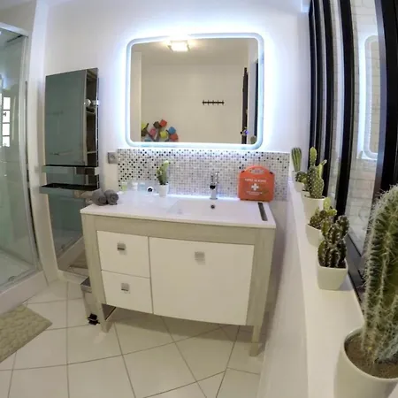 Apartment Rue Pomme De Pin *
